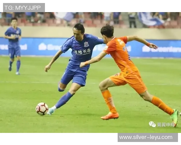 执子之手共追梦足球场上携手并肩的青春岁月 执子之手共追梦足球场上携手并肩的青春岁月